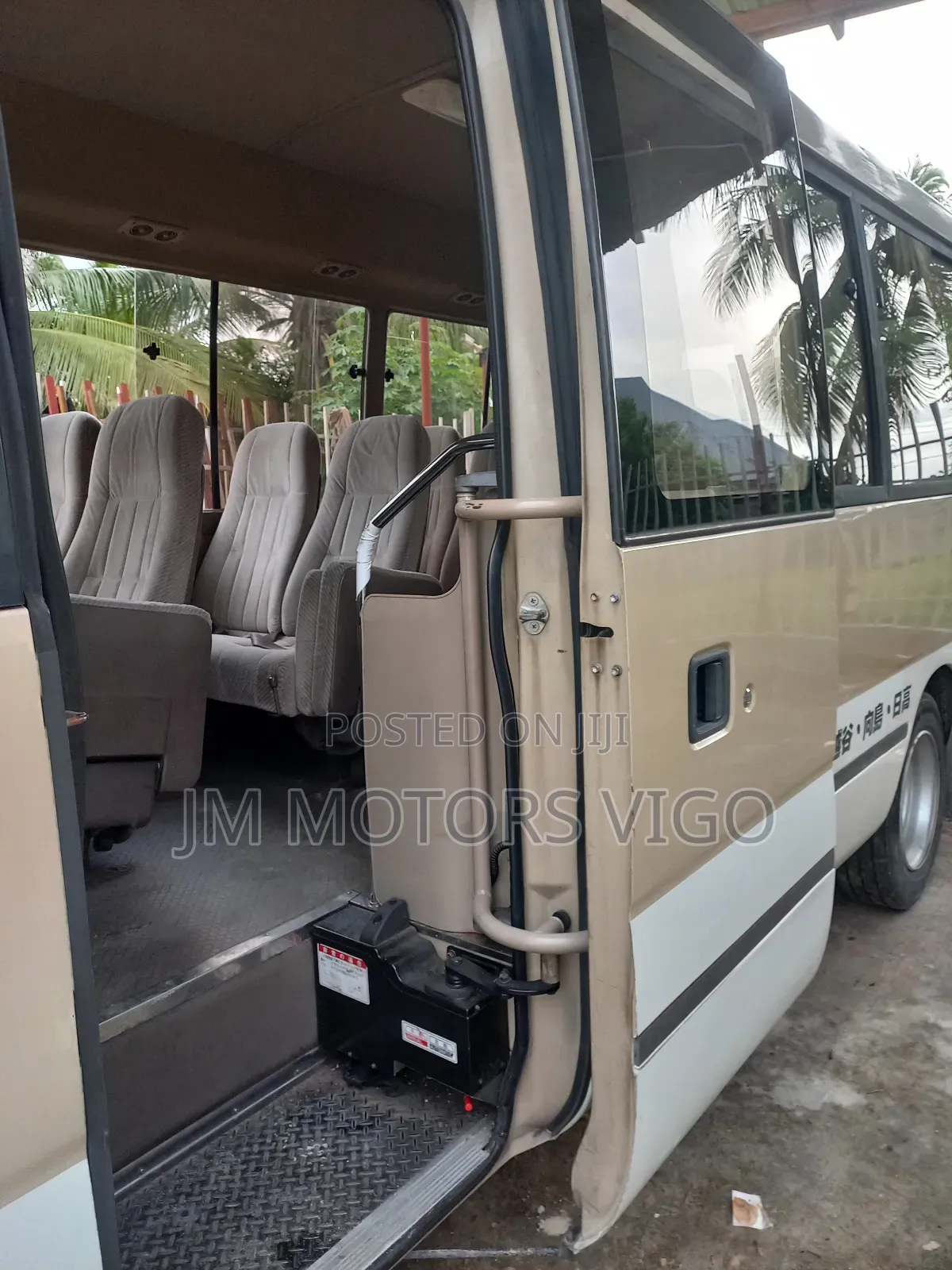Toyota Coaster 2000 Beige