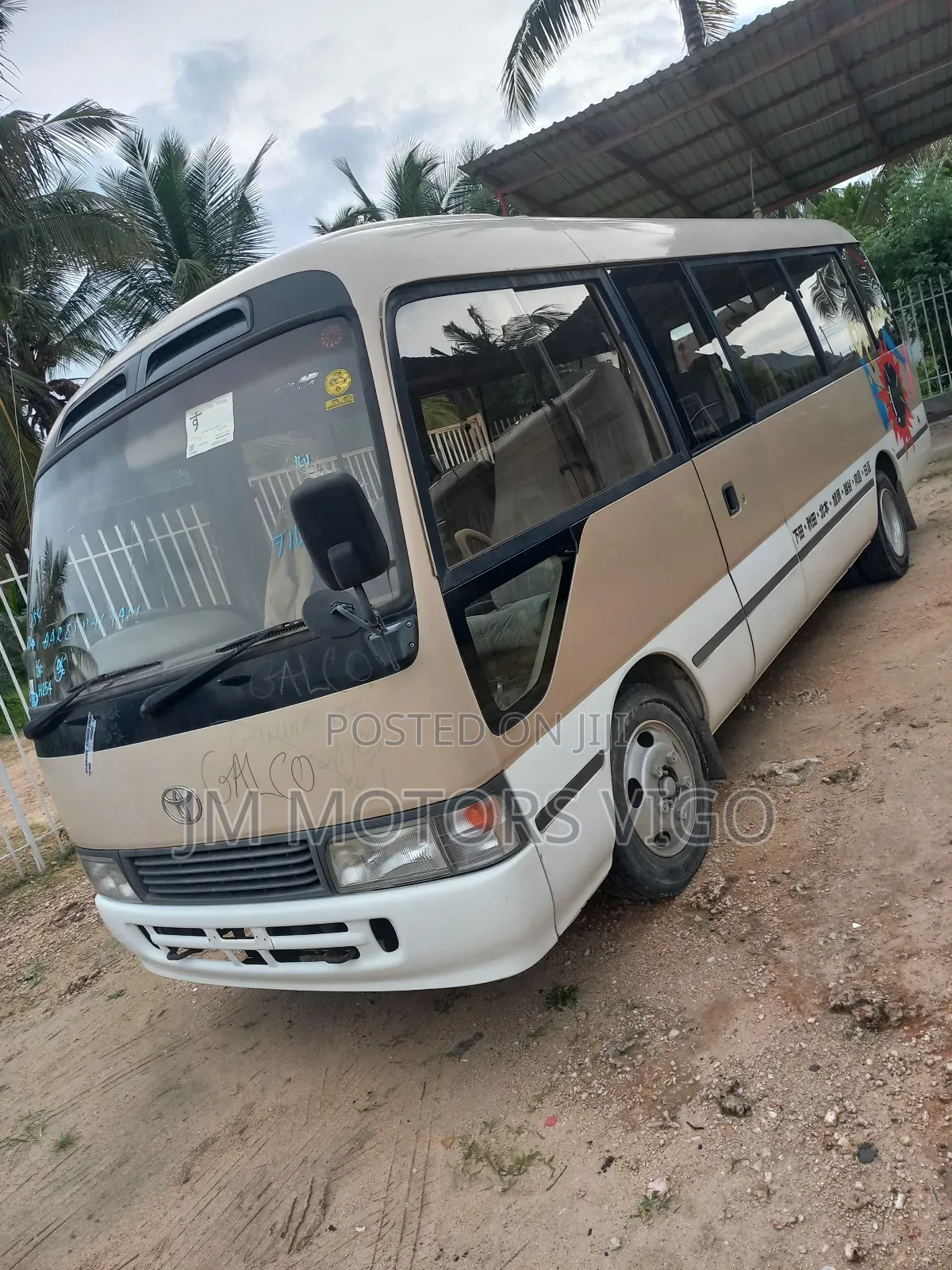 Toyota Coaster 2000 Beige