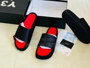 Sandals Kali Za Soli Kubwa Zilizo Nyeusi Na Wekundu Ndani