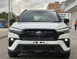 Toyota Corolla Cross Hybrid 2024 White