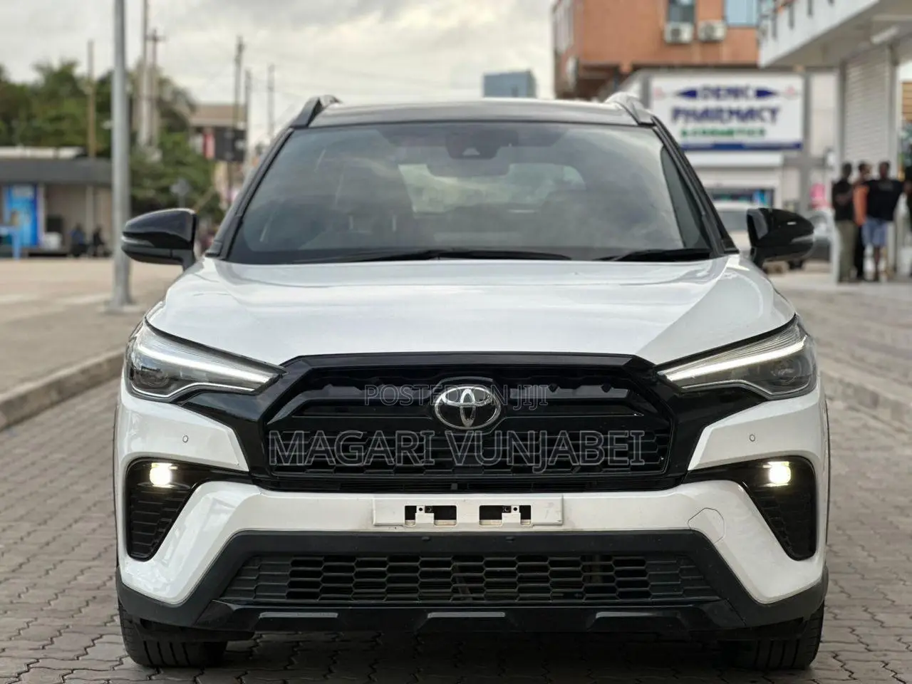 Toyota Corolla Cross Hybrid 2024 White