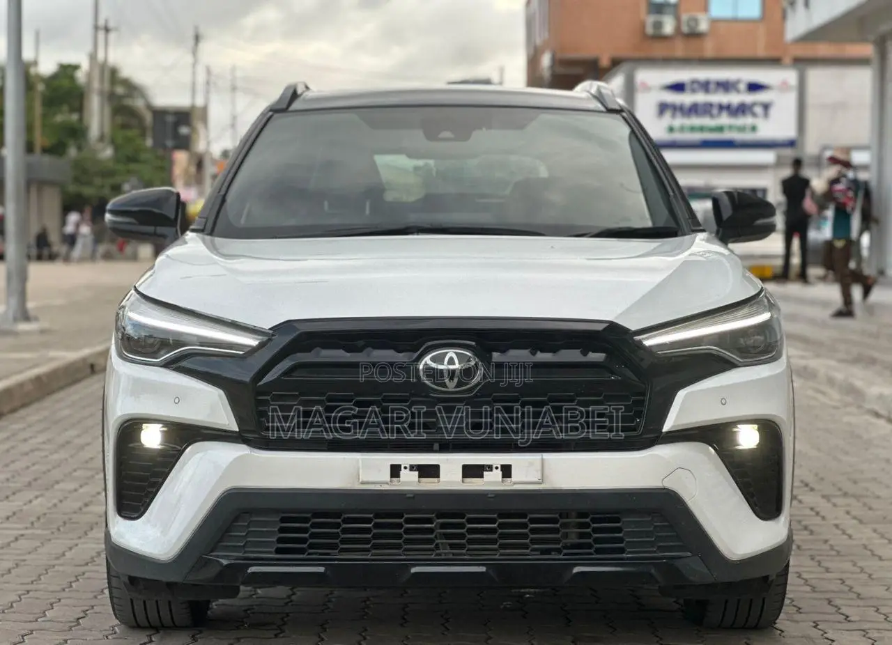 Toyota Corolla Cross Hybrid 2024 White