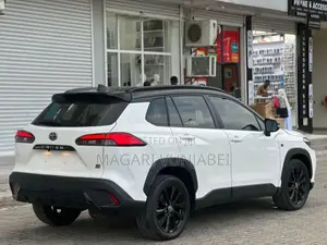 Toyota Corolla Cross Hybrid 2024 White