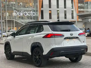 Toyota Corolla Cross Hybrid 2024 White
