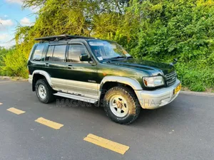 Photo - Isuzu Trooper 2000