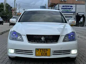 Toyota Crown Royale 2005 Pearl