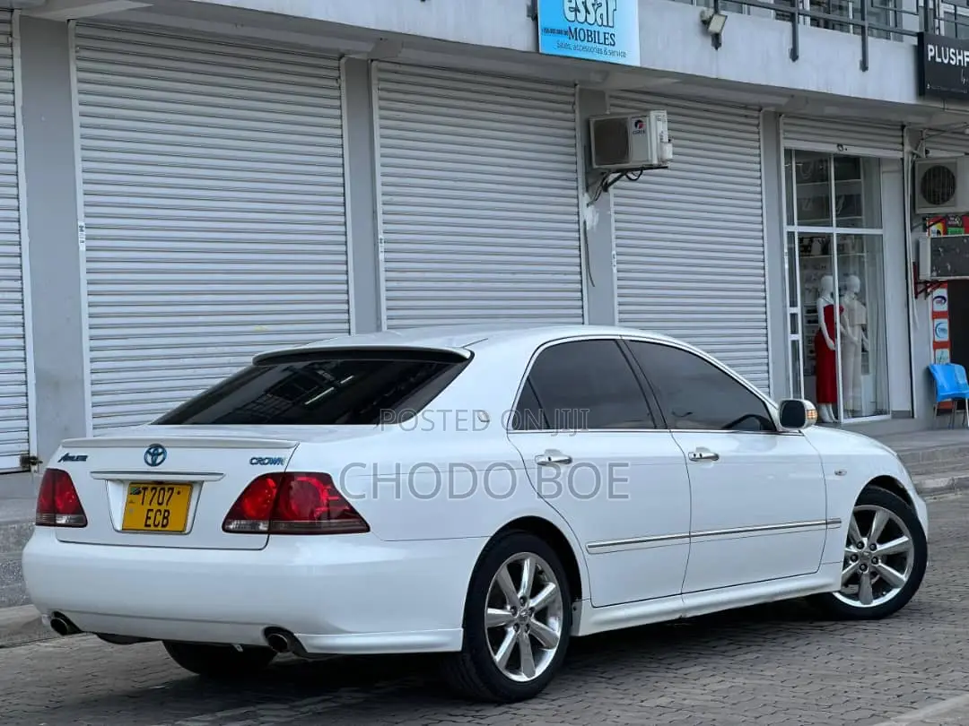 Toyota Crown Royale 2005 Pearl