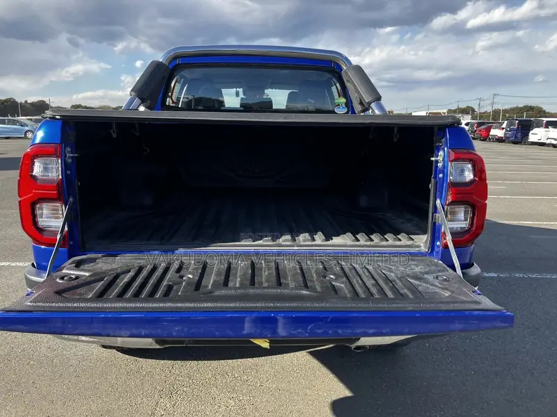 Toyota Hilux 2018 Blue