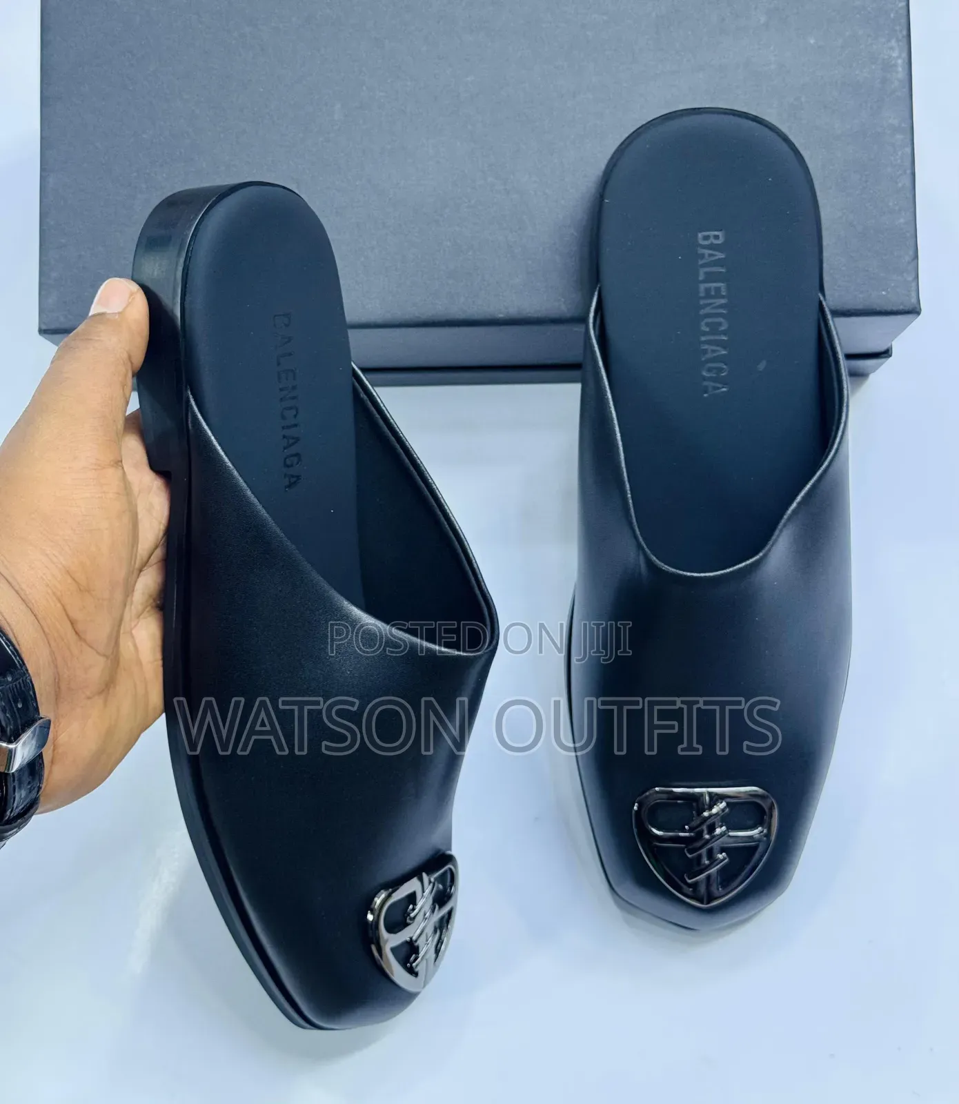 Sandals Competent in Market