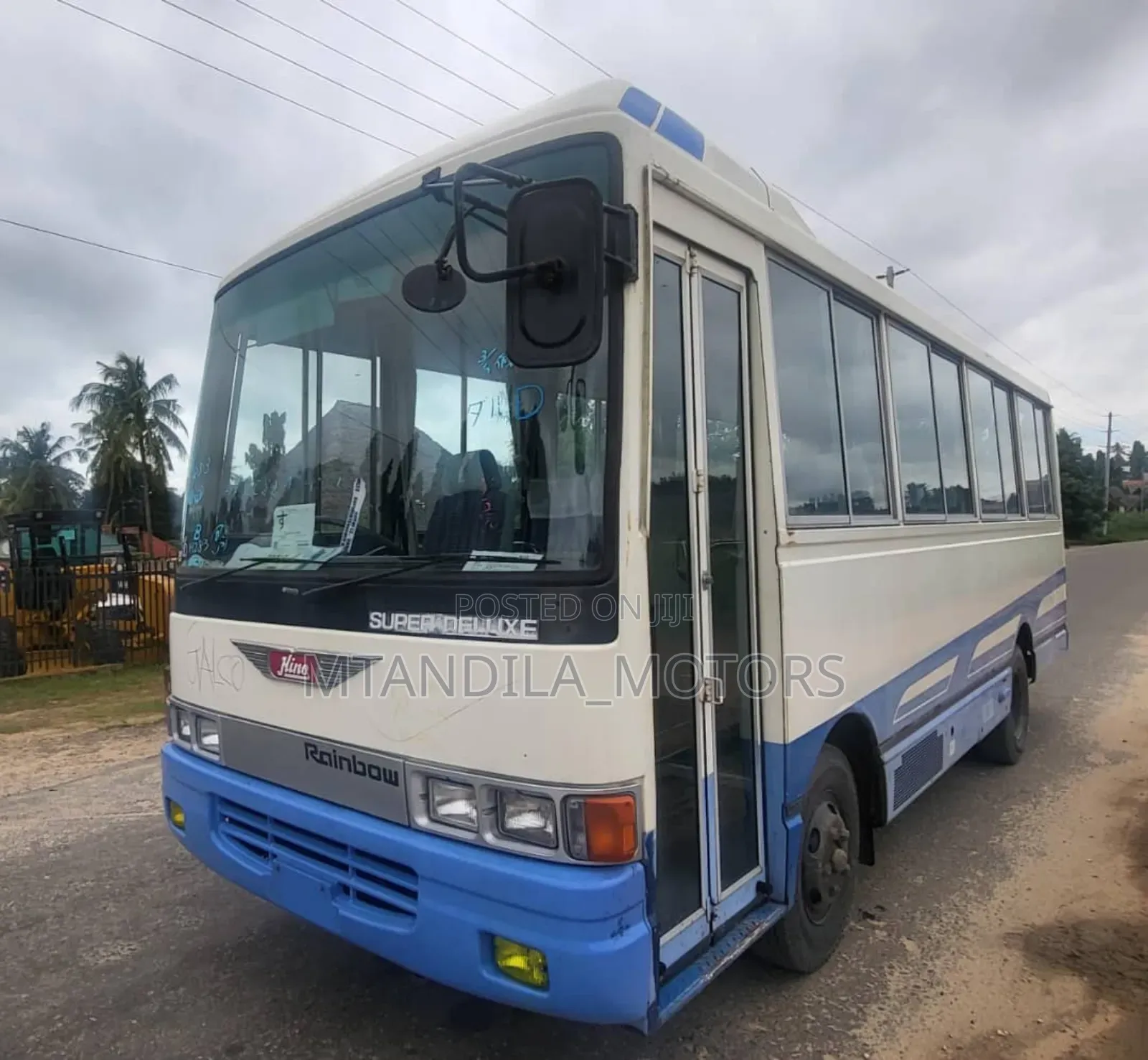 Hino Dutro 2011 White