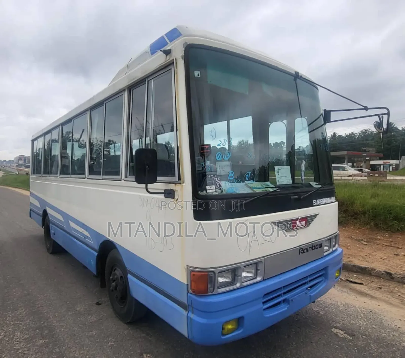 Hino Dutro 2011 White