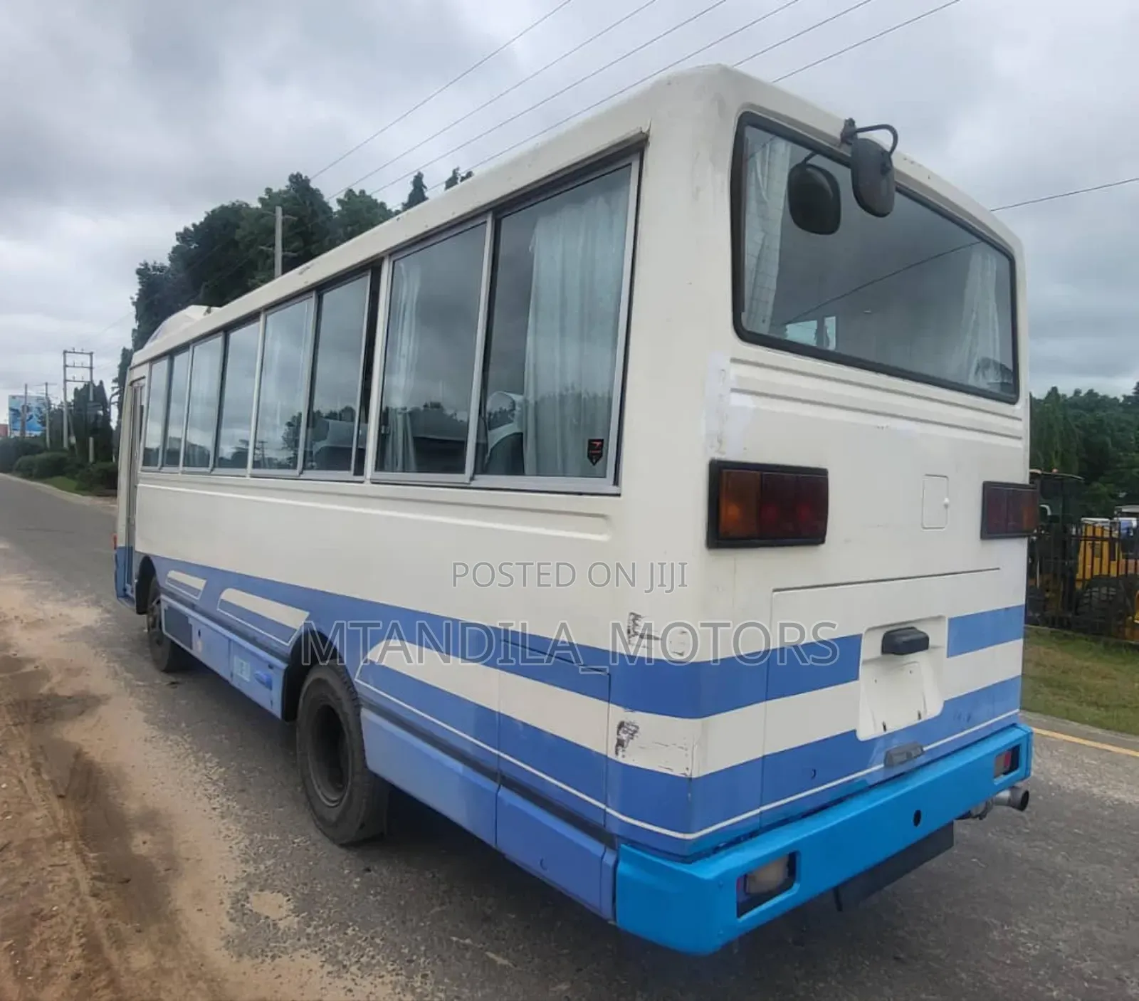 Hino Dutro 2011 White