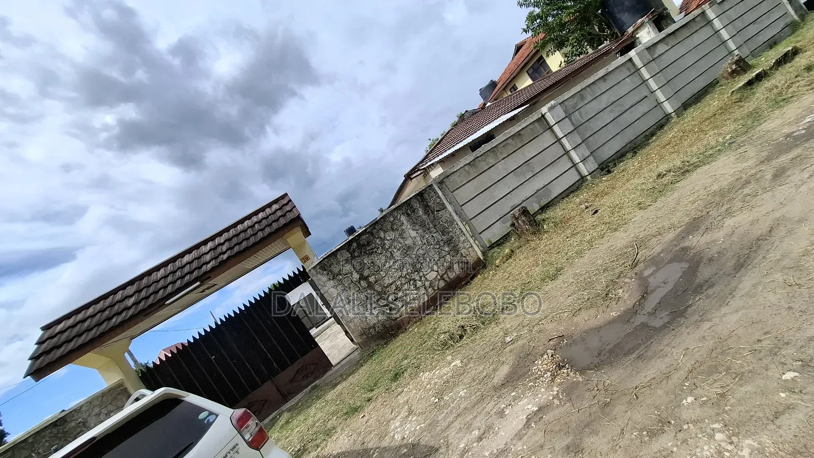 6bdrm Bungalow in Kijitonyama for sale