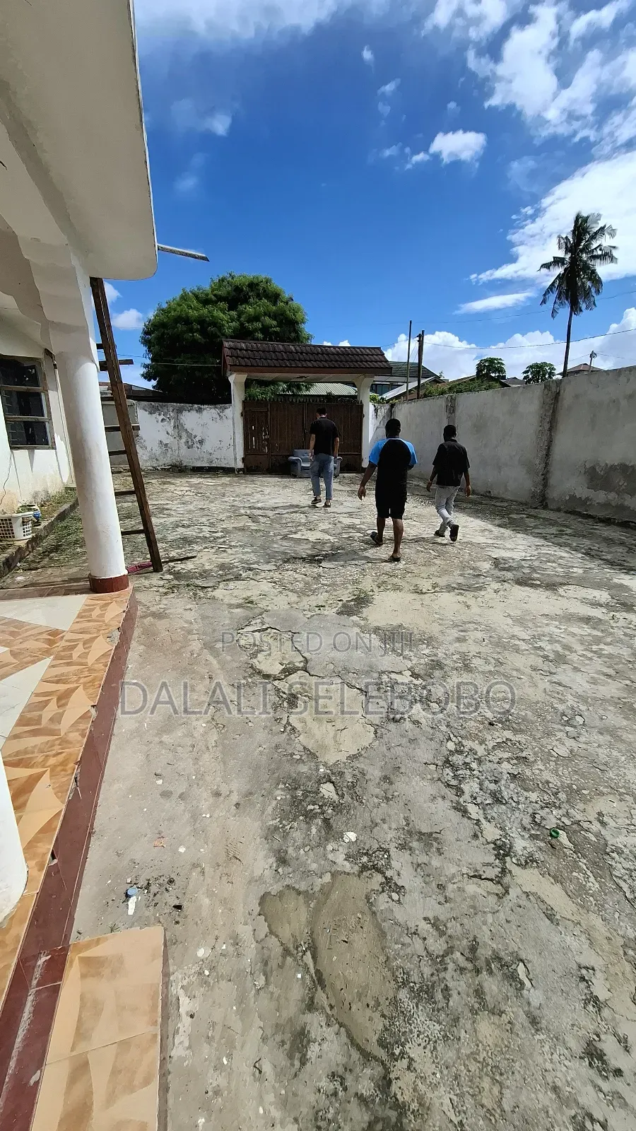 6bdrm Bungalow in Kijitonyama for sale