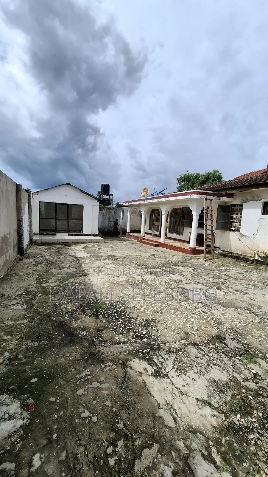 6bdrm Bungalow in Kijitonyama for sale