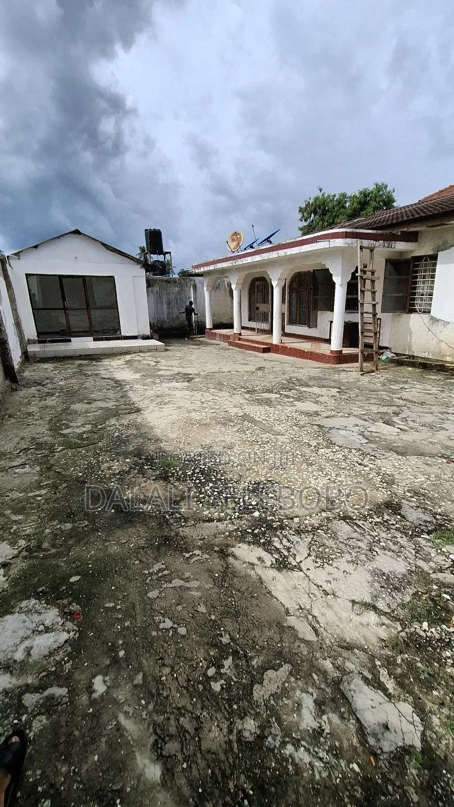 6bdrm Bungalow in Kijitonyama for sale