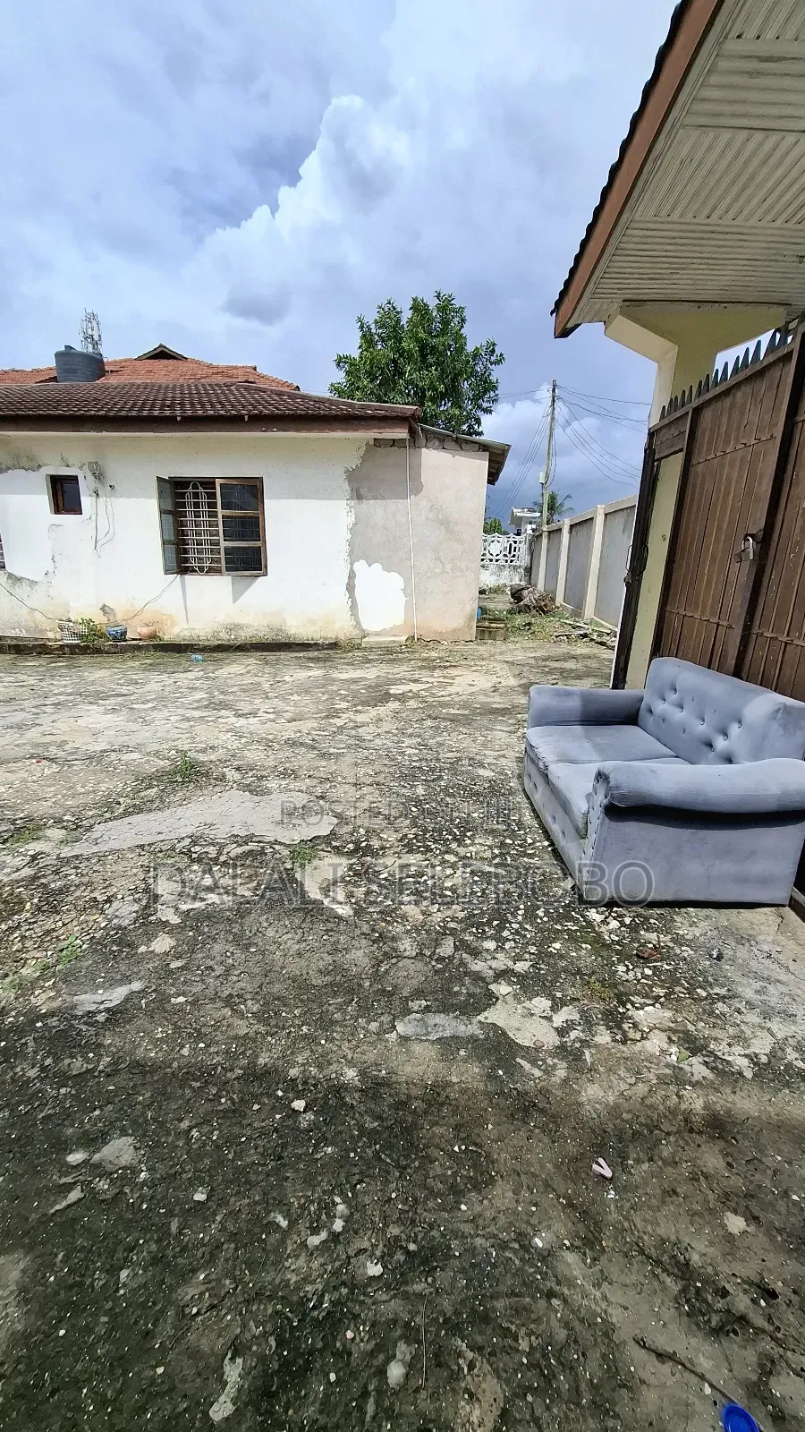 6bdrm Bungalow in Kijitonyama for sale