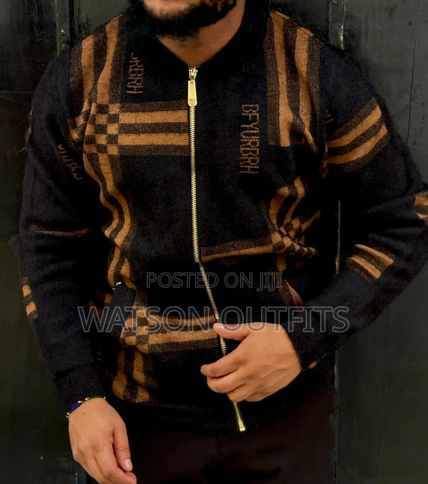 Masweta Makali Ya Mifuko Na Zip Completely Top