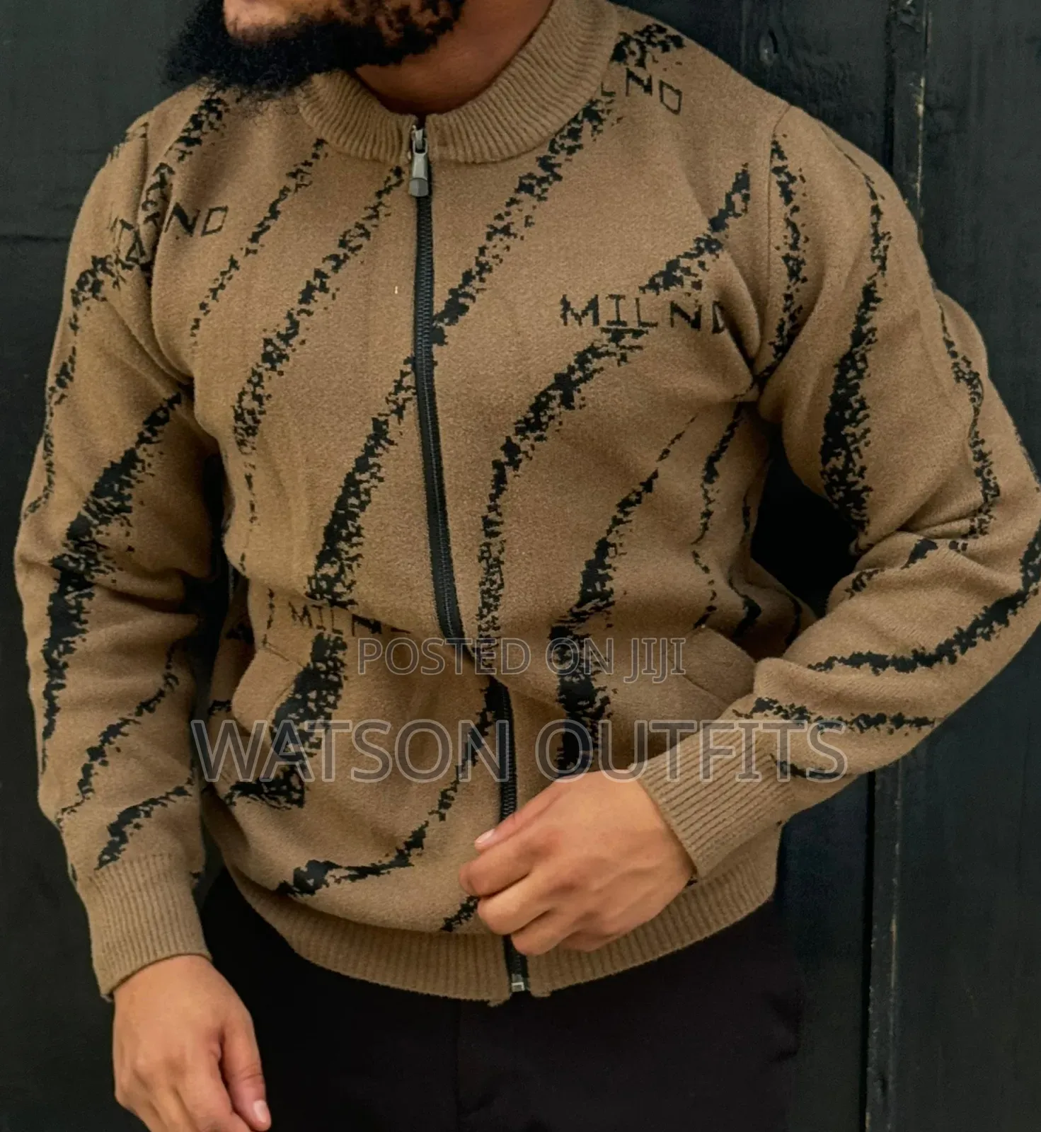 Masweta Makali Ya Mifuko Na Zip Completely Top