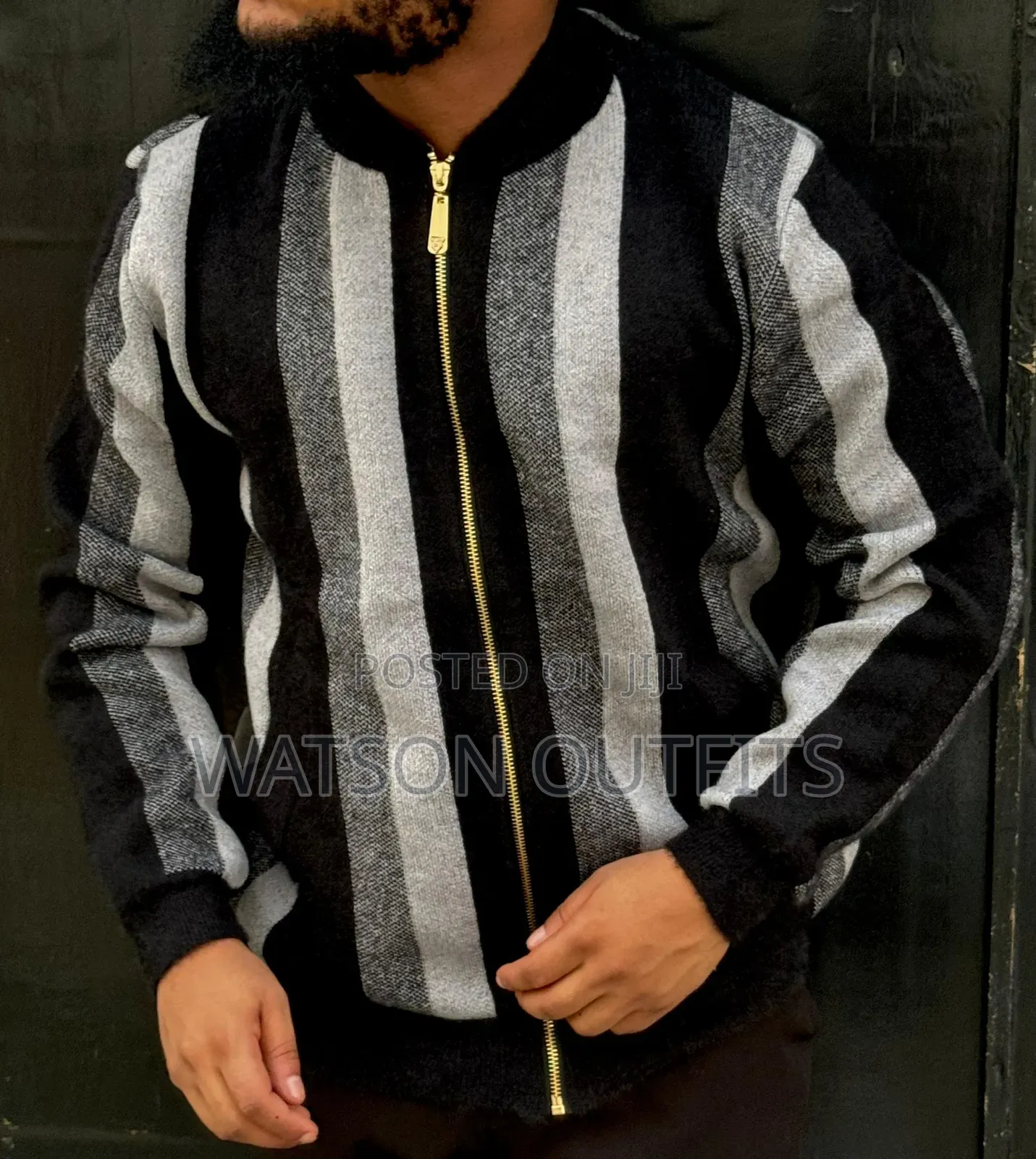 Masweta Makali Ya Mifuko Na Zip Completely Top