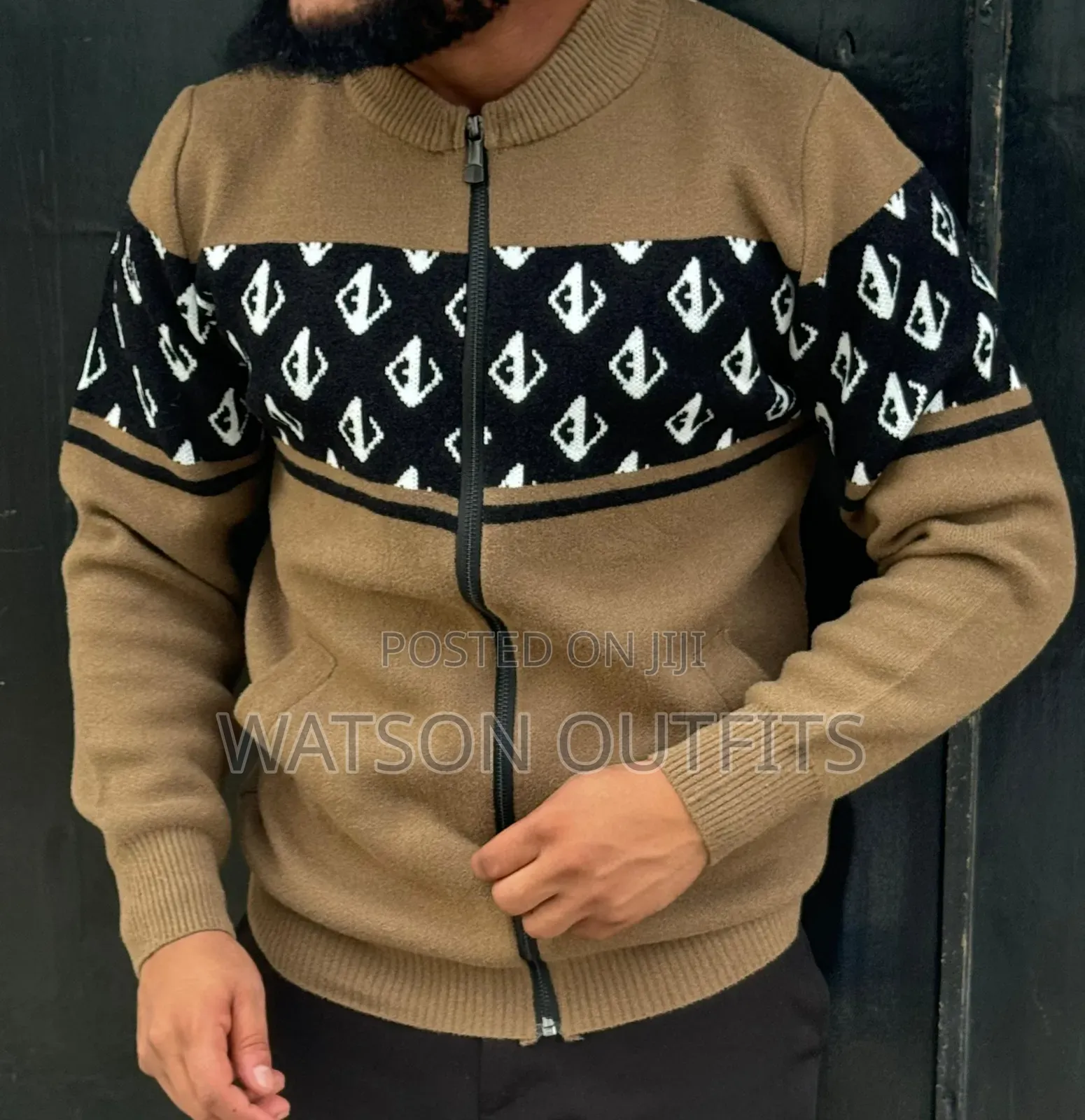 Masweta Makali Ya Mifuko Na Zip Completely Top