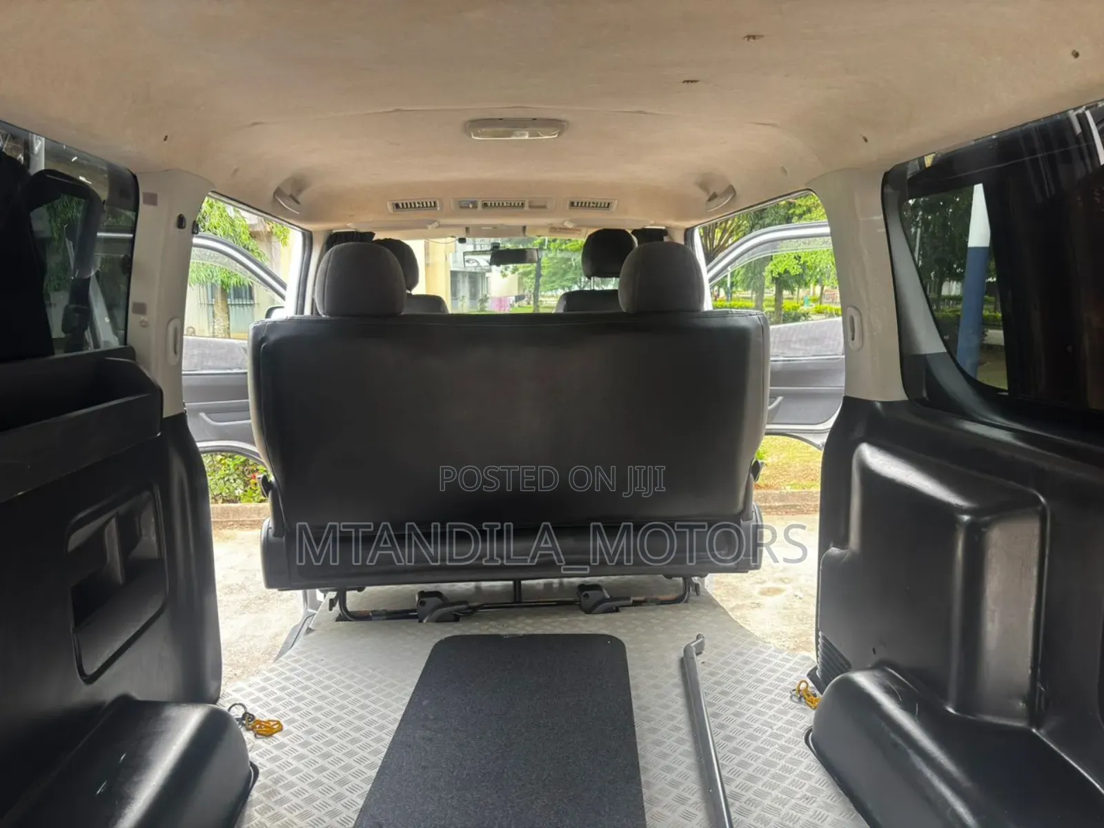 Toyota Quantum 2016 Silver