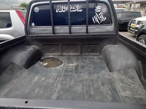 Toyota Hilux 2001 Gray