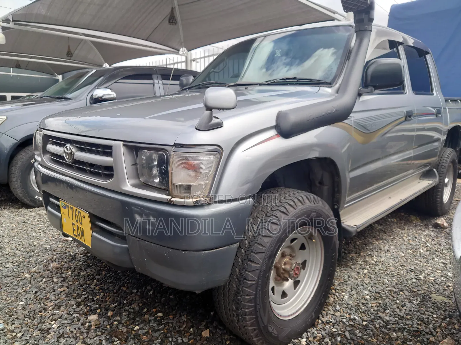 Toyota Hilux 2001 Gray