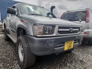 Toyota Hilux 2001 Gray