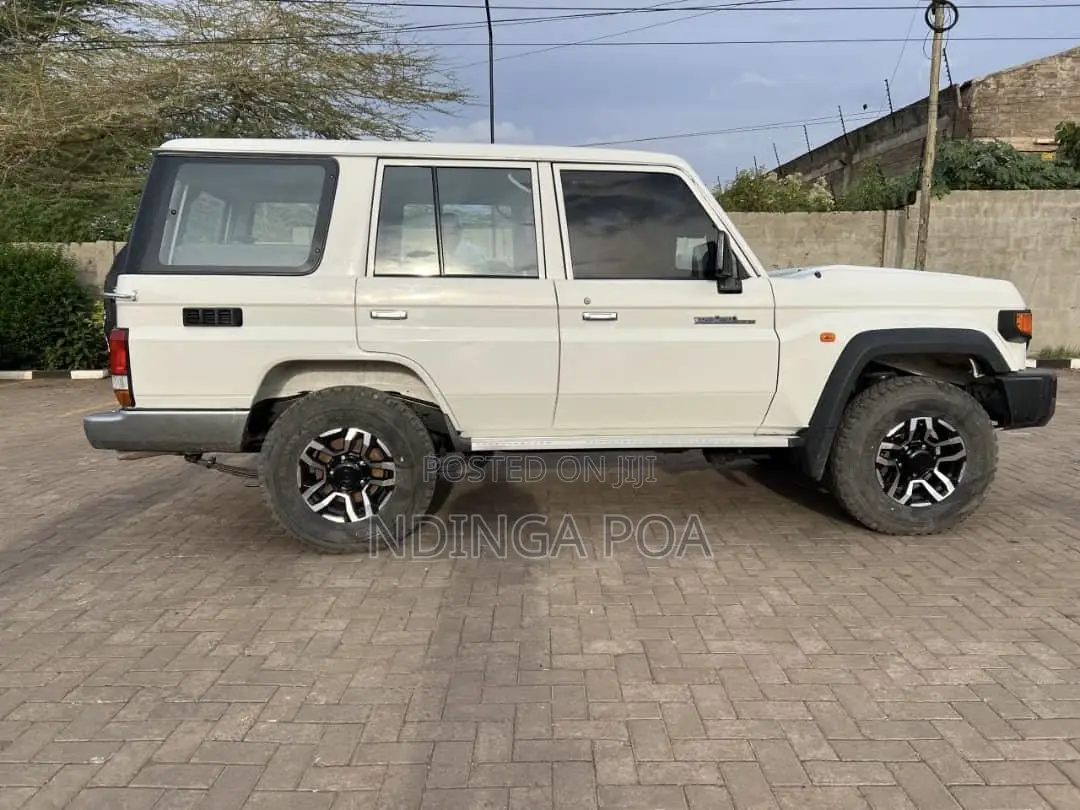 Toyota Land Cruiser 2015 White