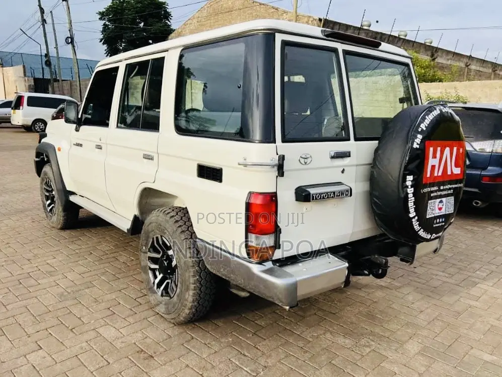 Toyota Land Cruiser 2015 White