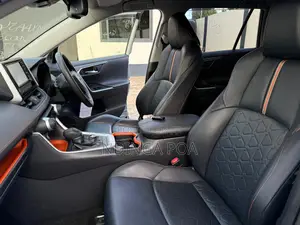 Toyota RAV4 Adventure 2019 Green