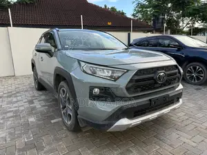 Toyota RAV4 Adventure 2019 Green