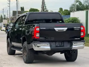 Toyota Hilux Revo Double Cab Deisel 2.4 RWD 2021 Black