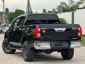 Toyota Hilux Revo Double Cab Deisel 2.4 RWD 2021 Black