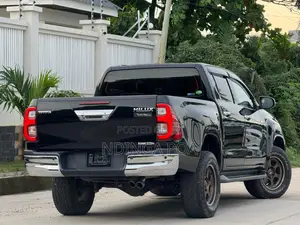 Toyota Hilux Revo Double Cab Deisel 2.4 RWD 2021 Black
