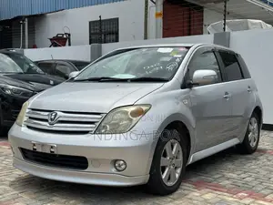 Toyota IST 2004 Silver
