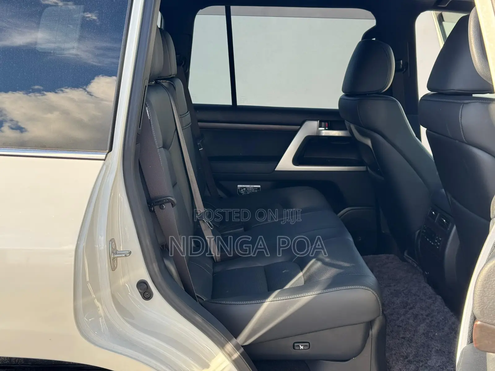 Toyota Land Cruiser 4.6 V8 ZX 2018 White