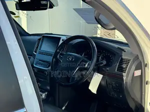 Toyota Land Cruiser 4.6 V8 ZX 2018 White