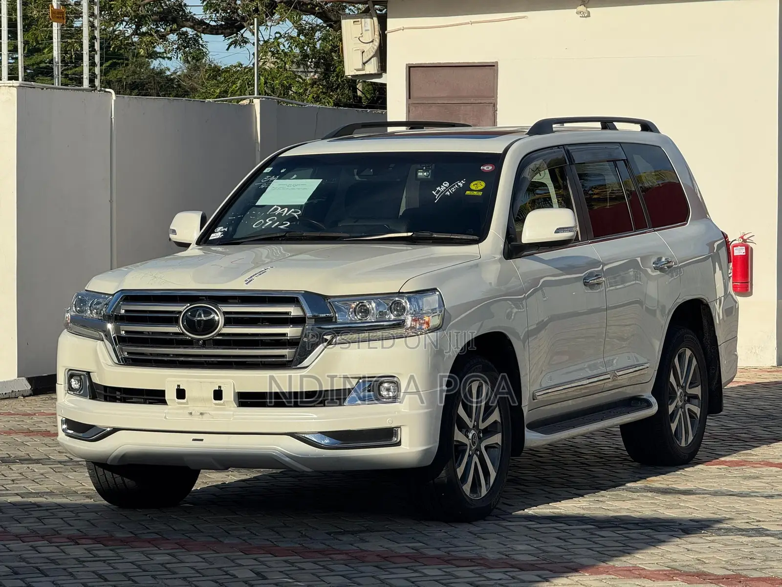 Toyota Land Cruiser 4.6 V8 ZX 2018 White