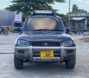 Photo - Toyota RAV4 1999 Black