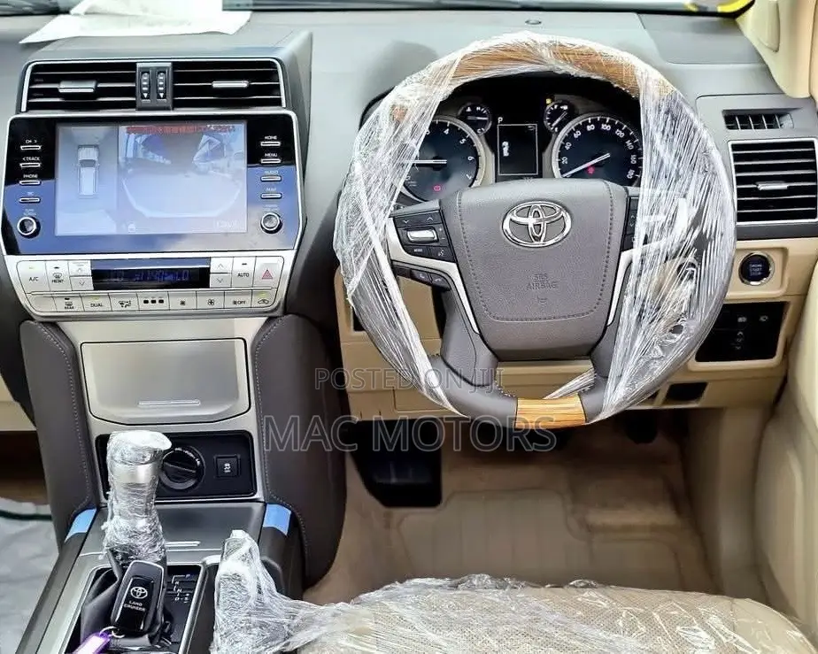 Toyota Land Cruiser Prado 2022 White