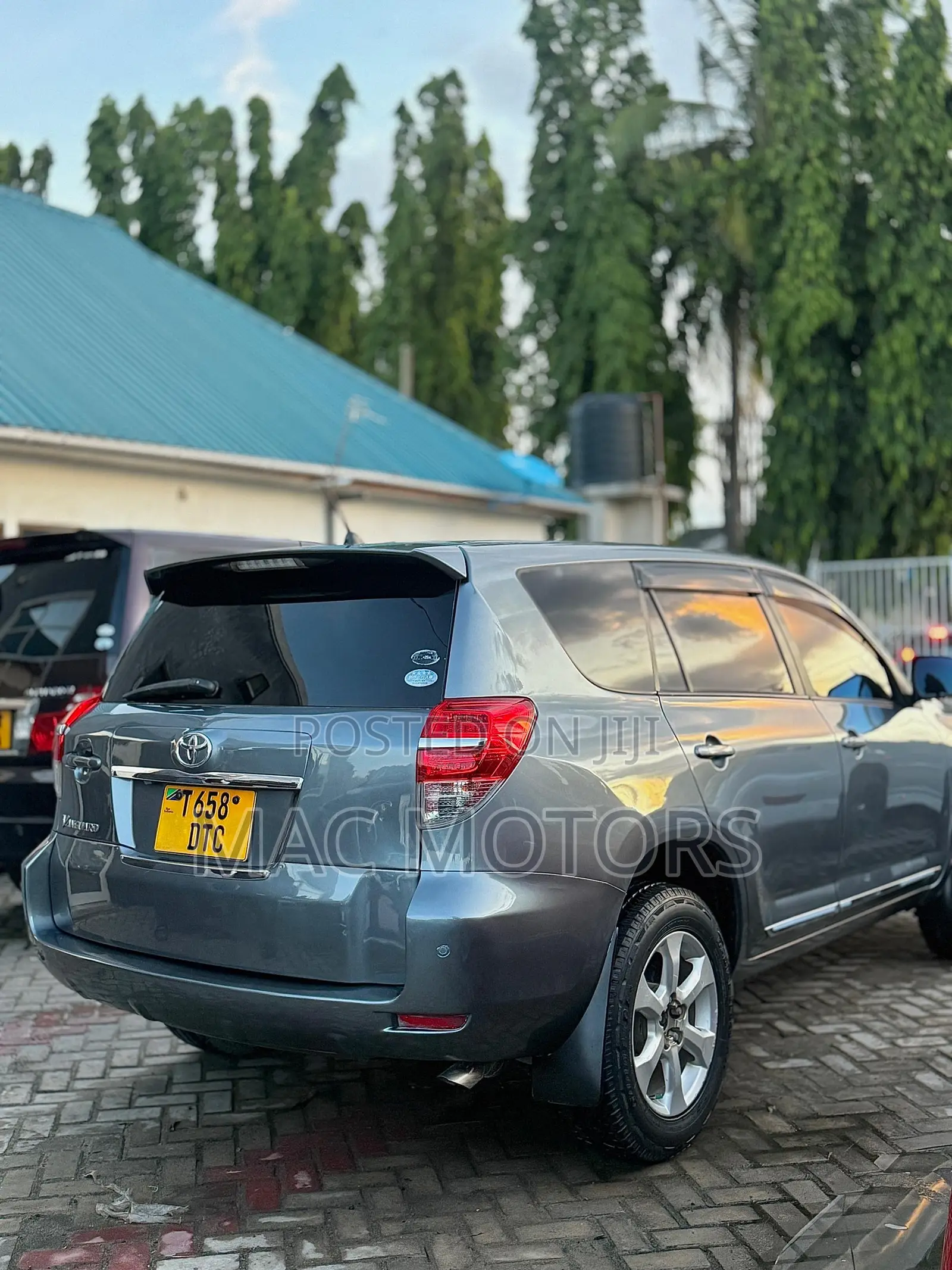 Toyota Vanguard 2011 Gray