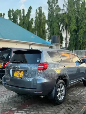 Toyota Vanguard 2011 Gray