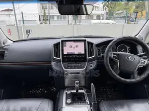 Toyota Land Cruiser 4.6 V8 ZX 2016 Black