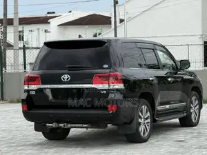Toyota Land Cruiser 4.6 V8 ZX 2016 Black