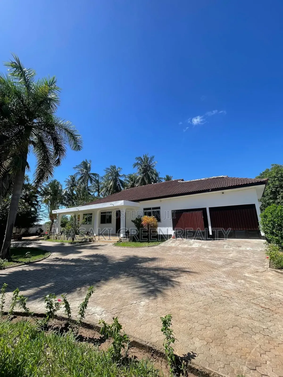 8bdrm House in Mbezi Estate for sale