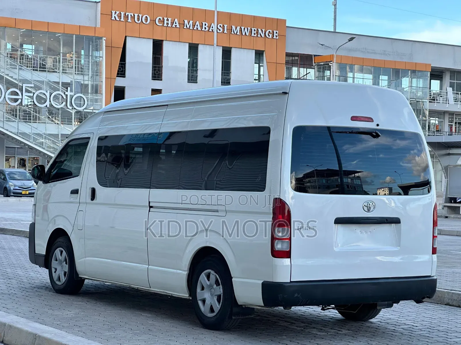 Toyota HiAce 2015 White