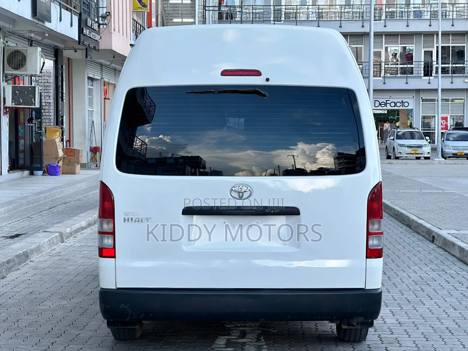 Toyota HiAce 2015 White