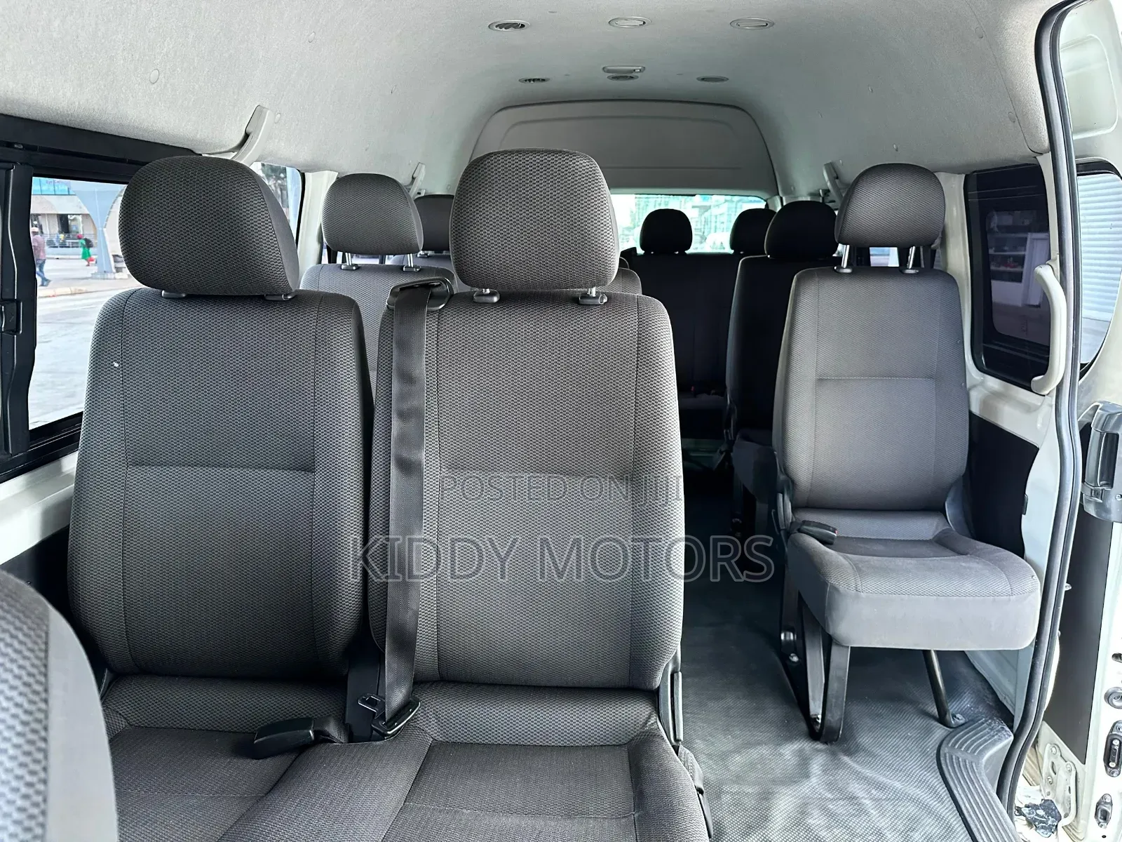 Toyota HiAce 2015 White
